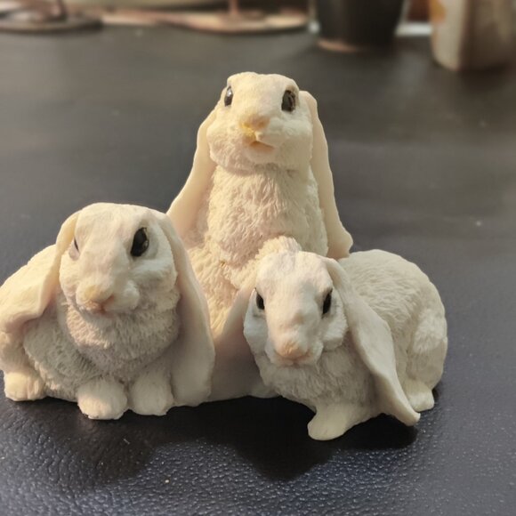 Set of 3 Holland Lop Eared Rabbits made of ceramic or resin. Stands 3.5"W x 5" L - Picture 9 of 9